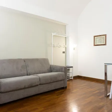 Re Lear Apartment