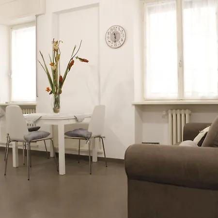 Re Lear Apartment